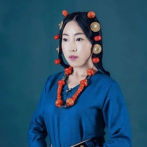 歌手索朗达吉的图片