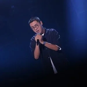 伴奏我这个人 (2022中国好声音)的封面