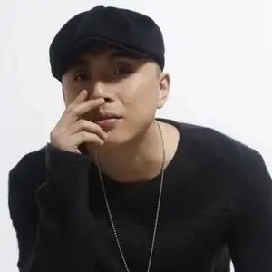 歌手权赫的图片