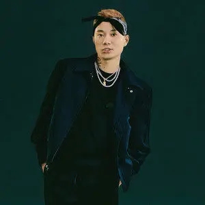 歌手AnsrJ的图片