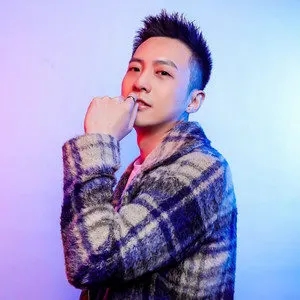 歌手赵乾景的图片