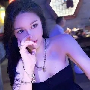 歌手杜奕岑的图片