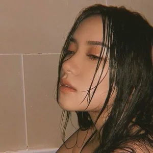 歌手Harms的图片