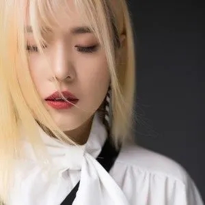 歌手王镭熹的图片