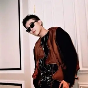 歌手HomeBoy叶枫华的图片