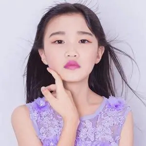 歌手华翊妤的图片