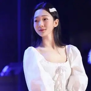 歌手王众众的图片