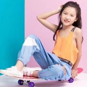 歌手覃晨嘉的图片
