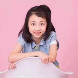 歌手王一婷的图片