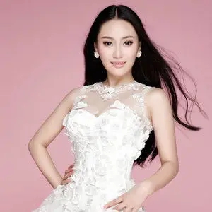 歌手张薇的图片