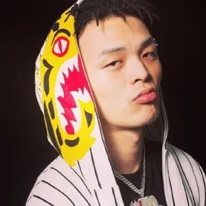 歌手东别 East的图片