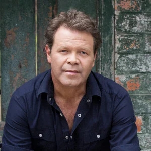 歌手Troy Cassar-Daley的图片
