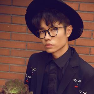 歌手李行亮的图片