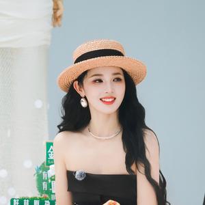 歌手彭小苒的图片