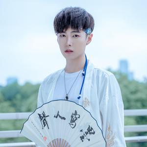 歌手墨臻的图片