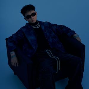 伴奏万物生 (精消无和声纯伴奏)的封面