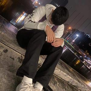 歌手ATM Hanson的图片