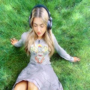 歌手Charlotte Plank的图片