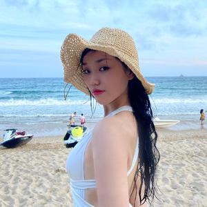 歌手小钰的图片