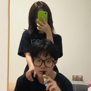 歌手Slish的图片