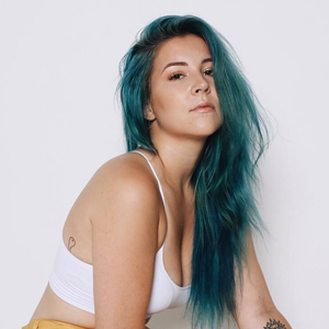 歌手Charlotte Sands的图片