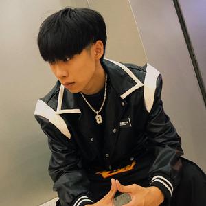 歌手王约翰JOHN的图片