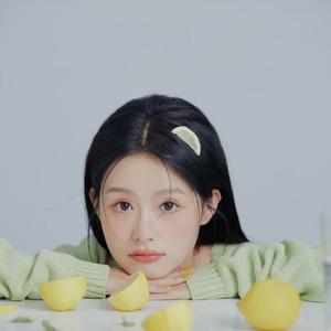 歌手余茵的图片