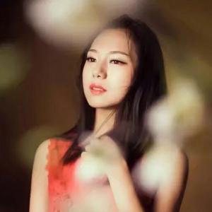 歌手彭蓝霄的图片