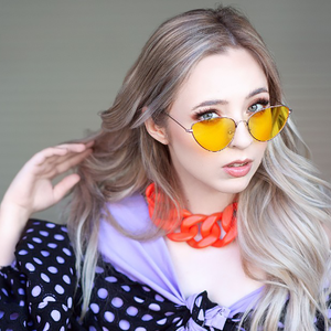 歌手Olivia Addams的图片