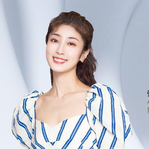 歌手张小婉的图片