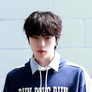 歌手JUNNY的图片