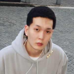 歌手YoHu的图片