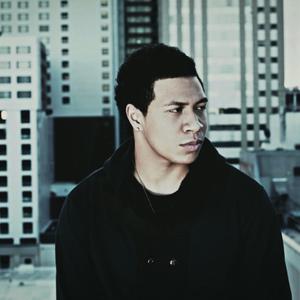 歌手Donell Lewis的图片