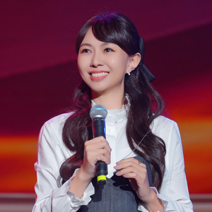 歌手卓依婷的图片