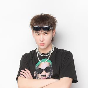 歌手Aioz的图片