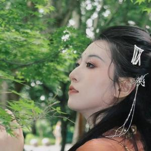 歌手曹雅雯的图片