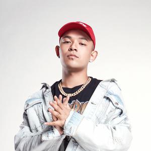 伴奏愚人节的封面