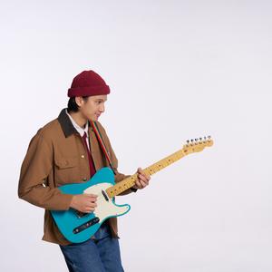 歌手Phum Viphurit的图片