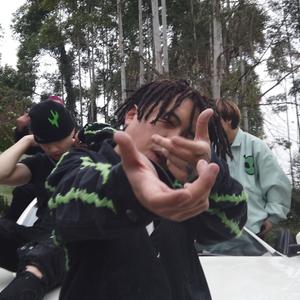 伴奏拳头的封面