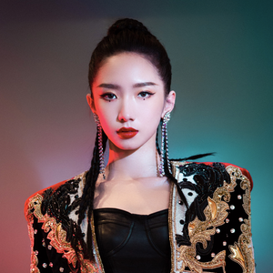 歌手孟美岐的图片