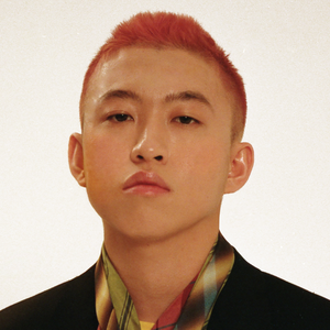 歌手Rich Brian的图片