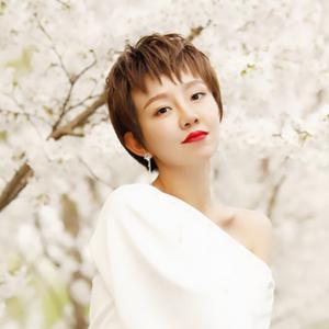 歌手王弦的图片