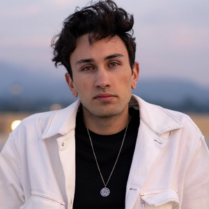 歌手Dylan Matthew的图片