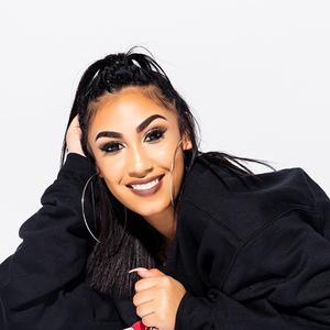 歌手Queen Naija的图片