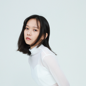 歌手海尾巴的图片