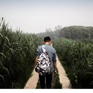 歌手李卡布的图片