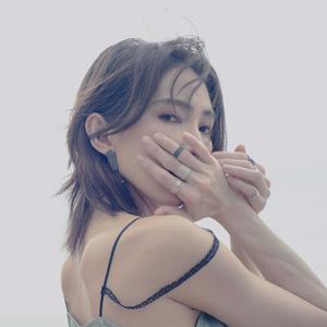伴奏一个人的行李 (亚洲新声)的封面