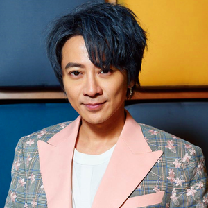 伴奏爱的故事上集【好听引唱细节合声铺垫超清鼓力高音质】的封面