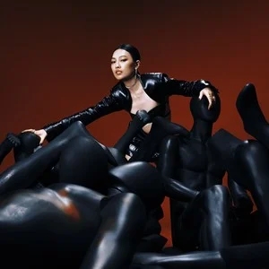 歌手琟娜 Verna的图片