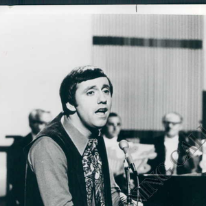 伴奏Along Came Jones (Karaoke)的封面